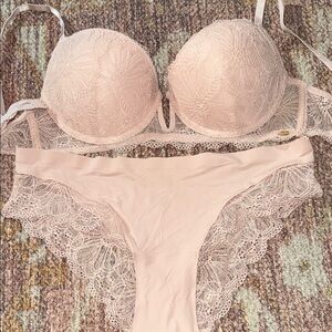 Like new Elegant Jessica Simpson Lace Pink Lingerie Set bra size 36C panty L